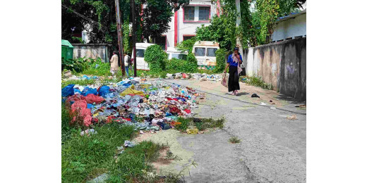 मुजफ्फरपुर सदर अस्पताल में खुले में फेंका जा रहा कचरा, संक्रमण का बढ़ा खतरा